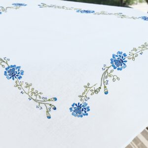 Surnappe à Broder - Motifs fleurs bleues Stylisées | Brodélia
