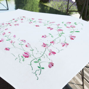SWEET PEA embroidery table overlay - Brodélia