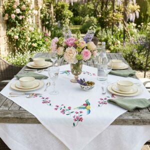 "Hummingbird" embroidery table overlay - Brodélia