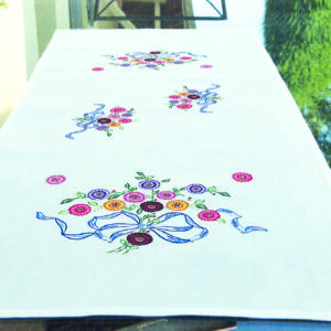 "Floral Bouquet" table runner - Brodélia