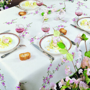 Apple blossoms embroidery tablecloth - Margot Broderie